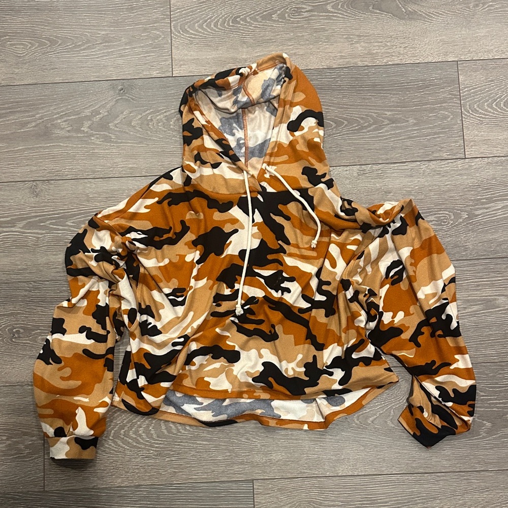 Double Zero Camouflage Hoodie in Brown and Black